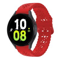 eses Perforált mintás szilikon szíj Samsung Galaxy Watch 4, 5, 6, 7 készülékekhez - Piros, 20 mm