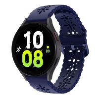 eses Szilikon szíj mintás lyukakkal Samsung Galaxy Watch 4, 5, 6, 7 készülékhez - Sötétkék, 20 mm