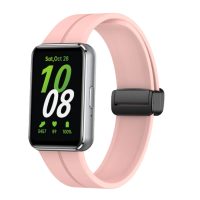 eses Szilikon szíj mágneses csattal Samsung Galaxy Fit 3-höz - Rózsaszín