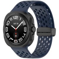 eses Perforált szilikon szíj mágneses csattal Samsung Galaxy Watch Ultra 47mm-hez - Kék