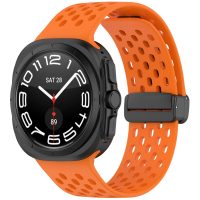 eses Perforált szilikon szíj mágneses csattal Samsung Galaxy Watch Ultra 47mm-hez - Narancs